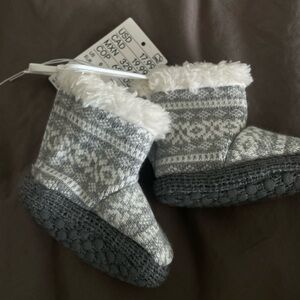 HM baby shoes
